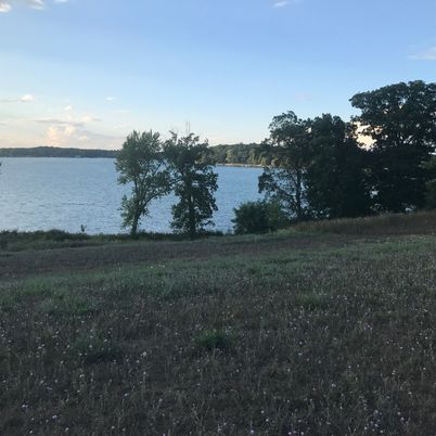 Exterior, Lake