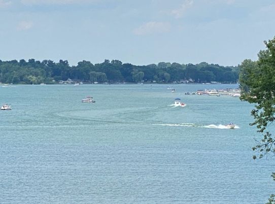 Exterior, Lake