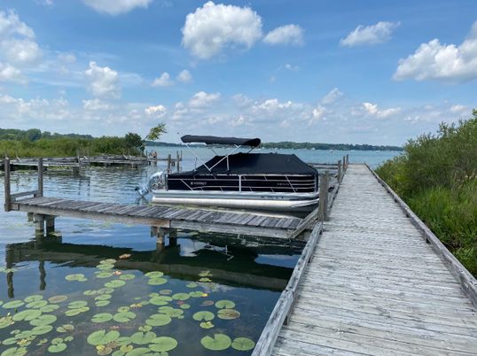 Exterior, Lake