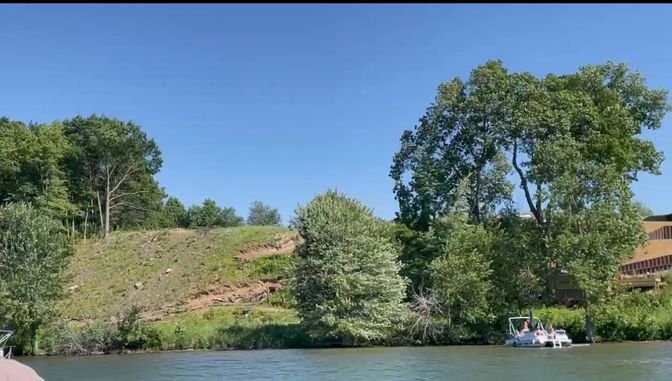 Exterior, Lake