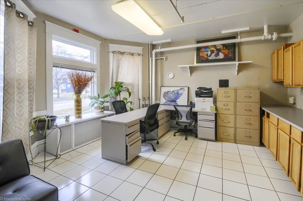 Home Office, Interior