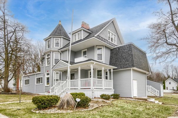 Exterior, Facade, Queen Anne Victorian