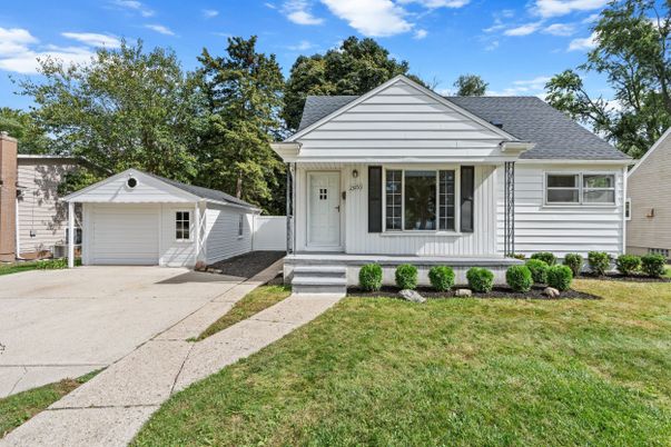 Detached Garage, Exterior, Facade, Cape Cod