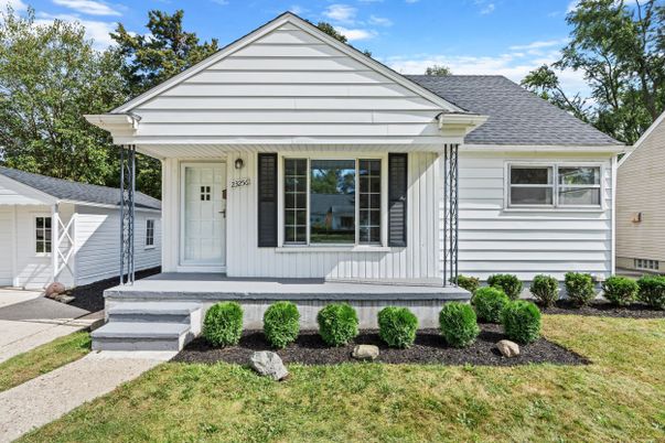 Exterior, Facade, Ranch