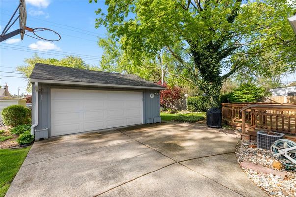 Detached Garage, Exterior