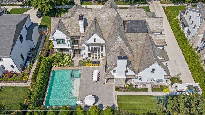 Exterior, Drone
