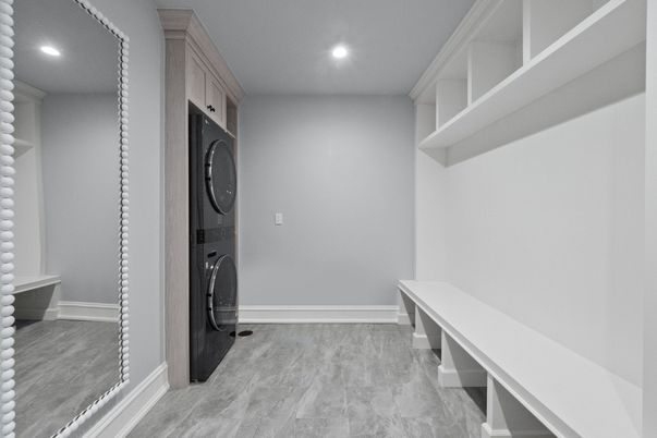 Interior, Recessed Lighting, Washer, Wood Texture Flooring