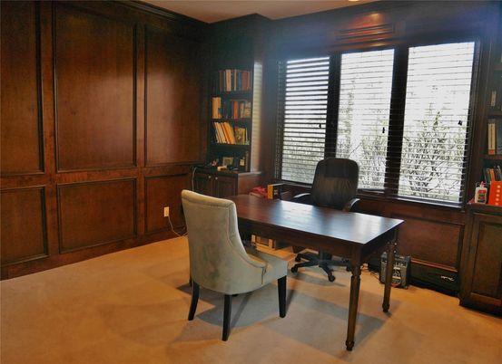 Home Office, Interior