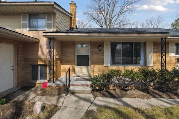 Exterior, Facade, Brick Facade, Split Level