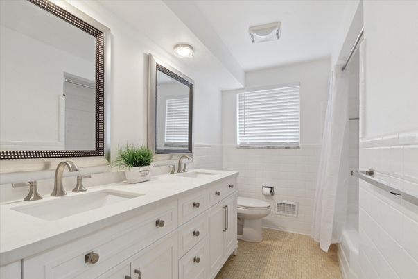 Bathroom, Dual Sink Vanities, Interior