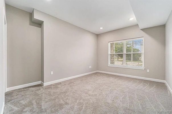 Empty room, Interior, Recessed Lighting