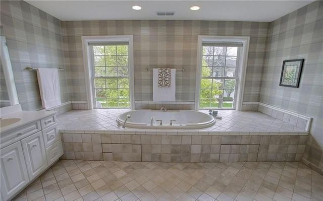 Bathroom, Interior, Recessed Lighting