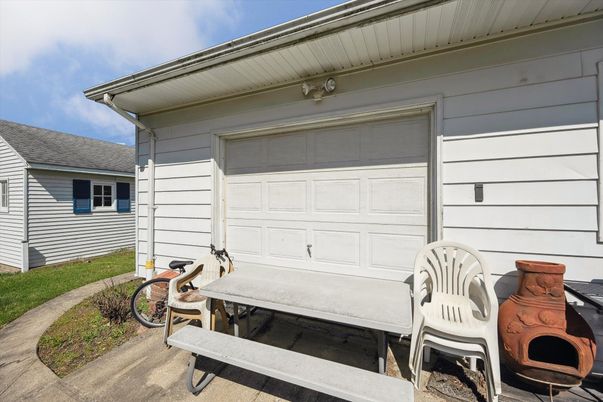Detached Garage, Exterior