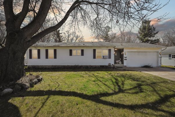 Attached, Exterior, Facade, Ranch