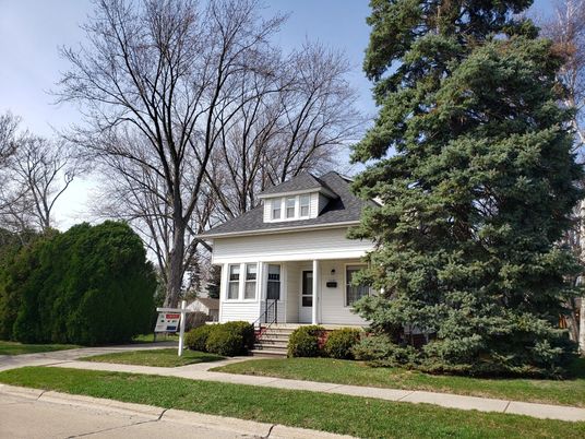 Exterior, Facade, American Foursquare