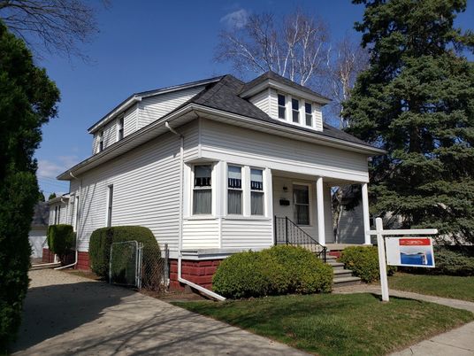Exterior, Facade, American Foursquare
