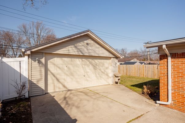 Detached Garage, Exterior