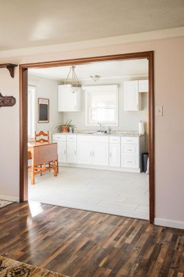 Interior, Pendant Lights, Wood Texture Flooring