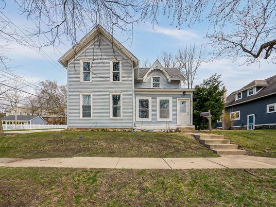 Backyard, Exterior, Facade, Queen Anne Victorian