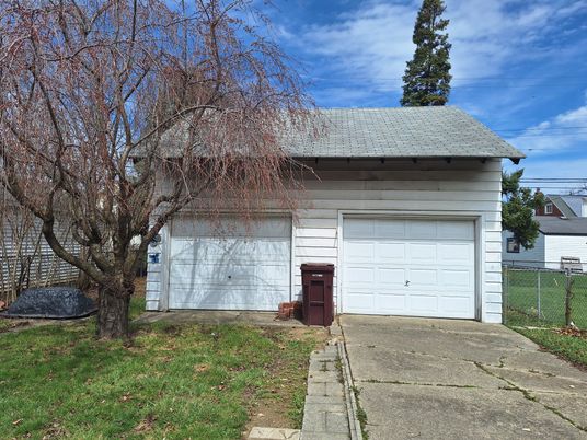 Detached Garage, Exterior