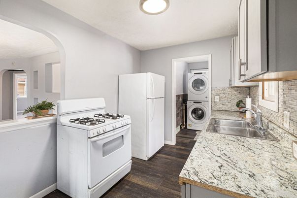 Interior, Kitchen, Recessed Lighting, Washer, Wood Texture Flooring