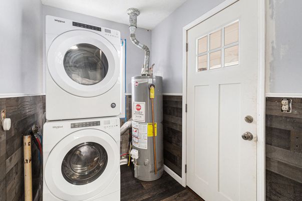Interior, Utility Closets, Washer, Wood Texture Flooring