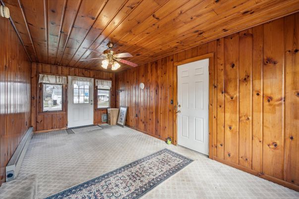 Empty room, Interior, Wooden Ceilings, Wooden Walls