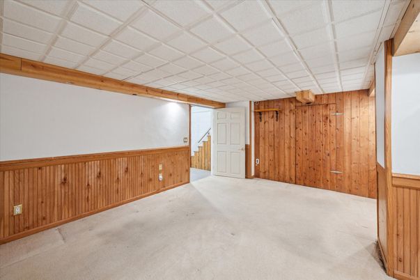 Empty room, Interior, Wooden Beams, Wooden Walls