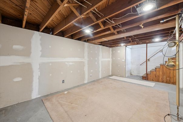 Empty room, Interior, Wooden Beams, Wooden Ceilings