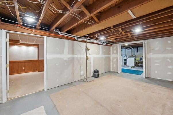 Empty room, Interior, Wooden Beams, Wooden Ceilings