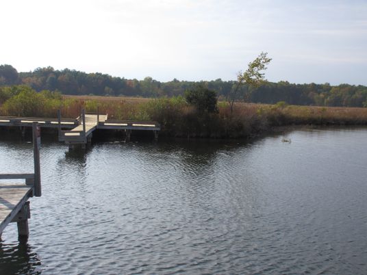 Exterior, Lake