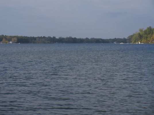 Exterior, Lake