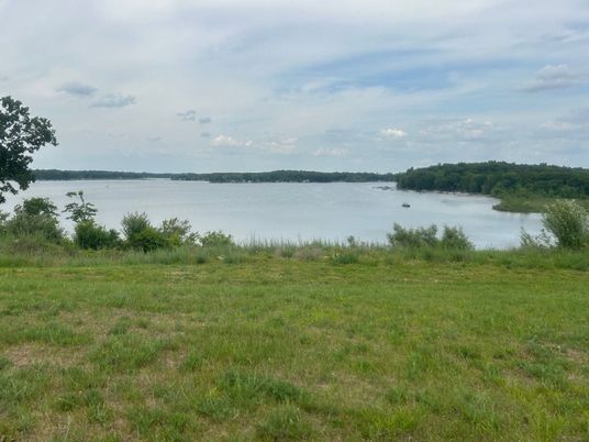 Exterior, Lake