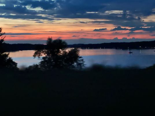 Exterior, Lake