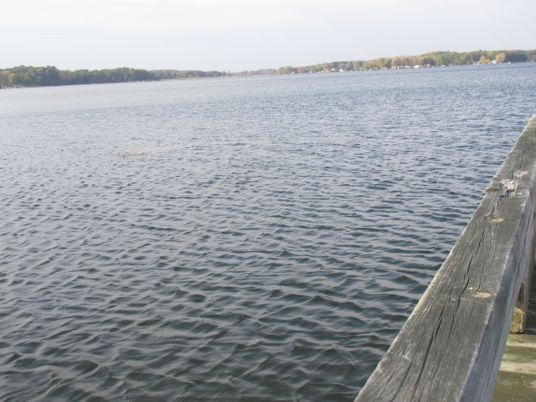 Exterior, Lake
