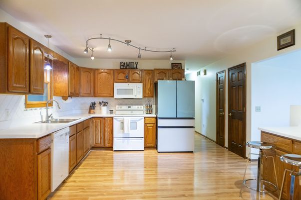 Interior, Kitchen, Pendant Lights, Wood Texture Flooring
