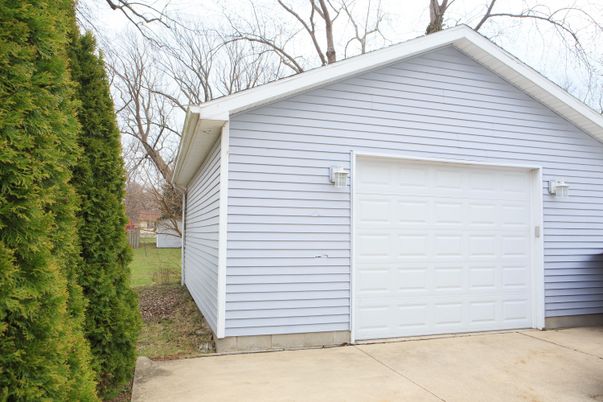 Detached Garage, Exterior