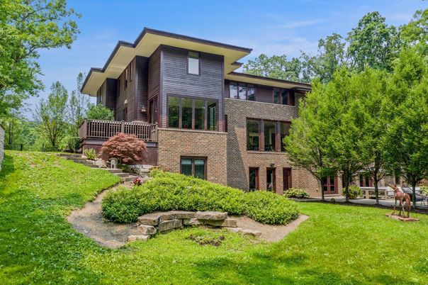 Backyard, Exterior, Facade, Brick Facade, Modern