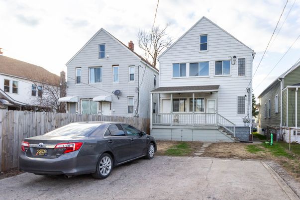 Exterior, Facade, Queen Anne Victorian