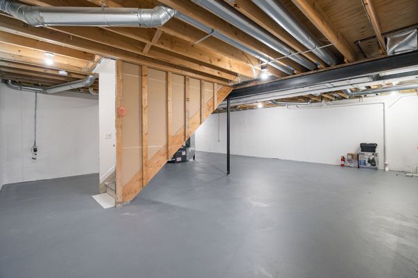 Garage, Interior, Wooden Beams
