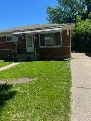 Exterior, Facade, Brick Facade, Ranch