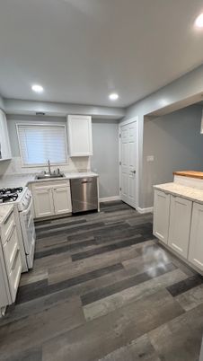 Interior, Kitchen, Recessed Lighting, Washer, Wood Texture Flooring