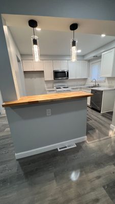 Interior, Kitchen, Pendant Lights, Recessed Lighting, Wood Texture Flooring