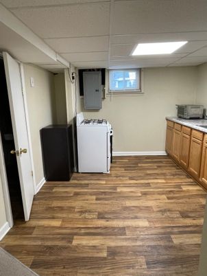 Interior, Washer, Wood Texture Flooring