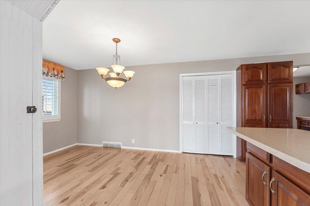 Chandelier, Empty room, Interior, Wood Texture Flooring