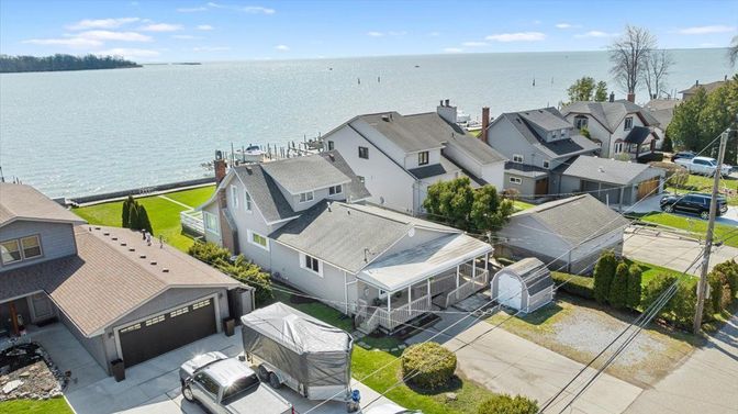 Exterior, Drone