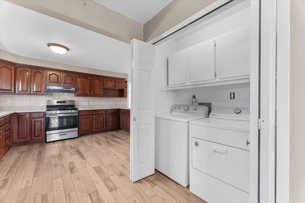 Interior, Kitchen, Washer, Wood Texture Flooring