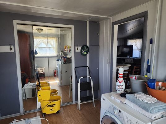 Interior, Utility Closets, Washer, Wood Texture Flooring