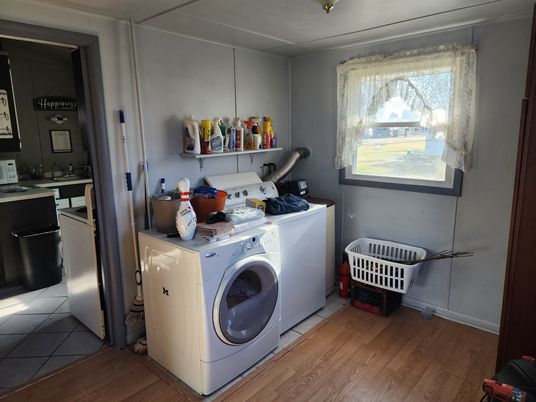 Interior, Washer, Wood Texture Flooring