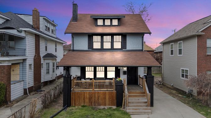 Exterior, Facade, Brick Facade, American Foursquare